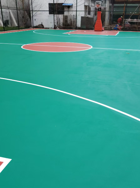 安源 球场长期使用易出现地面开裂